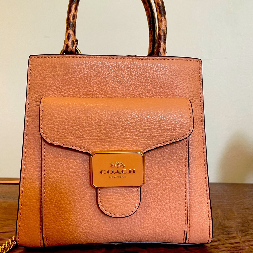 Small, crossbody coach purse in pink